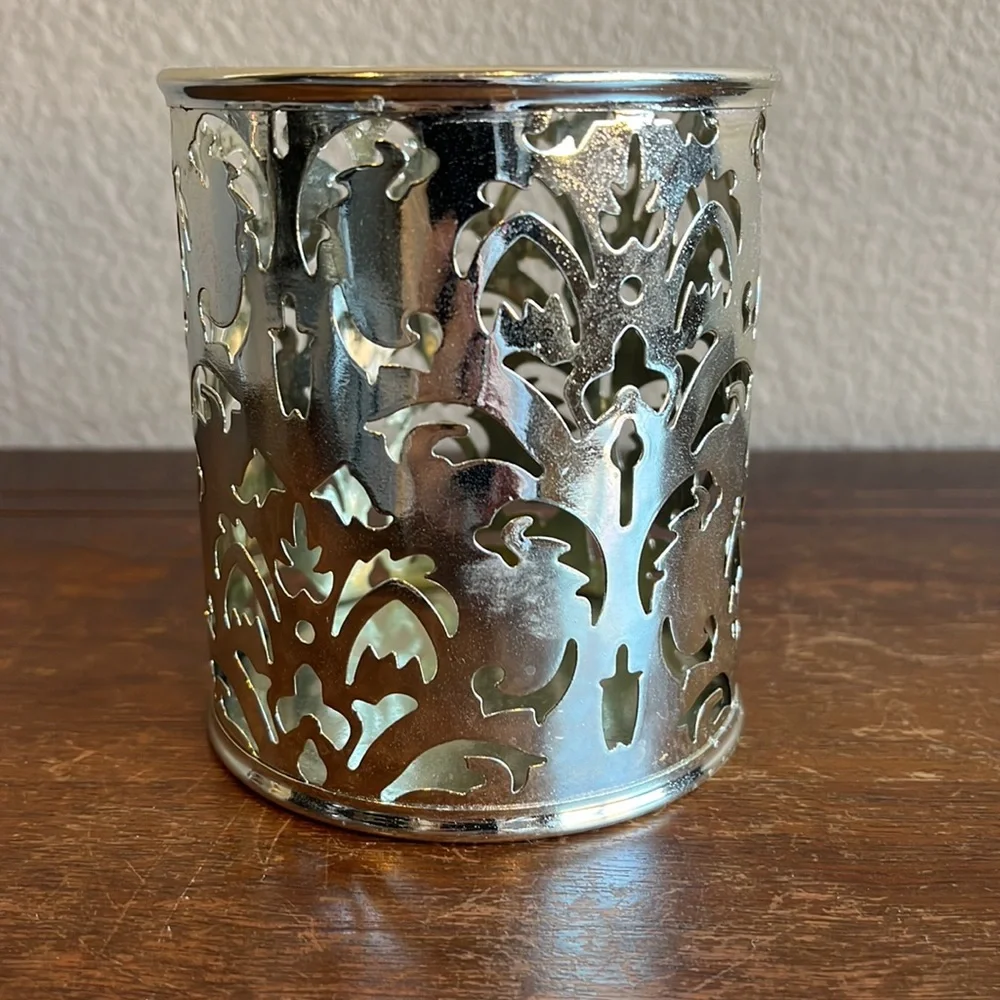 Silver Floral Punched Pen Holder *2 for $5*